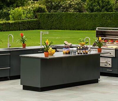 MODERN OUTDOOR KITCHEN